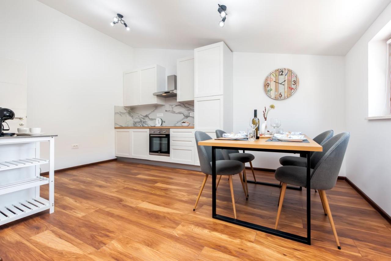 Apartments E&M Πούλα Εξωτερικό φωτογραφία