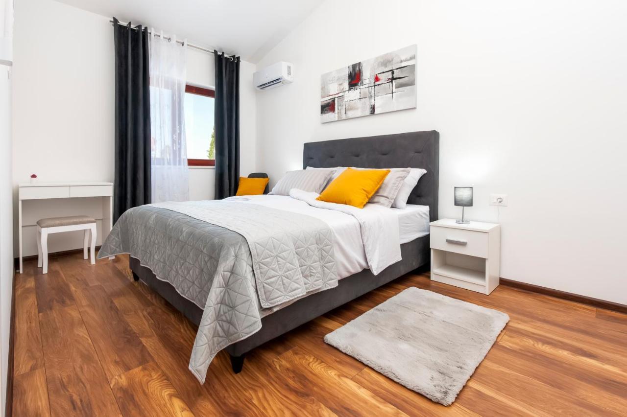 Apartments E&M Πούλα Εξωτερικό φωτογραφία