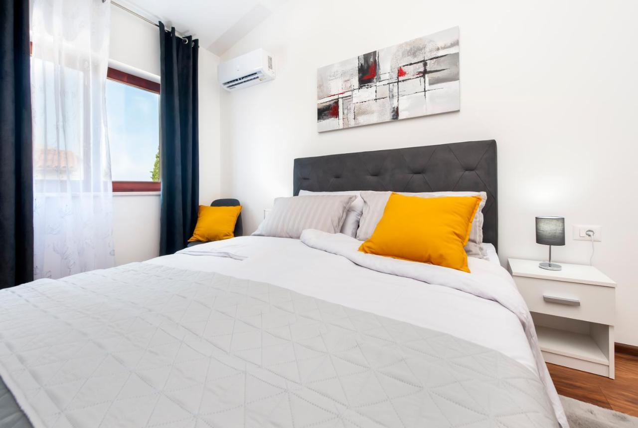 Apartments E&M Πούλα Εξωτερικό φωτογραφία